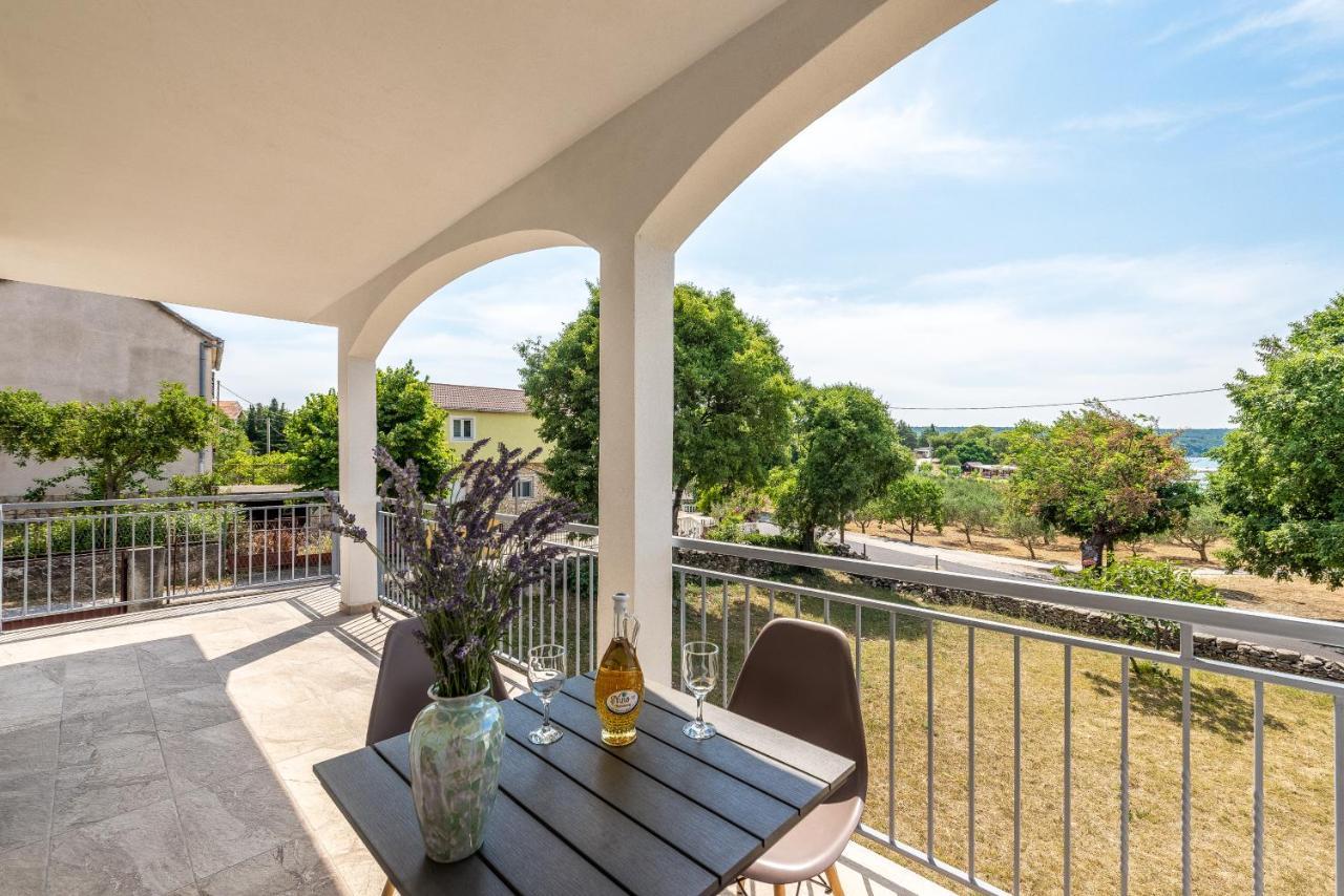 Apartmani Dupor Gornji Karin Exterior photo