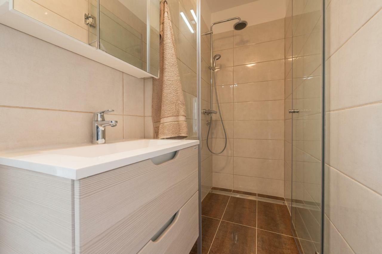 Apartmani Dupor Gornji Karin Exterior photo