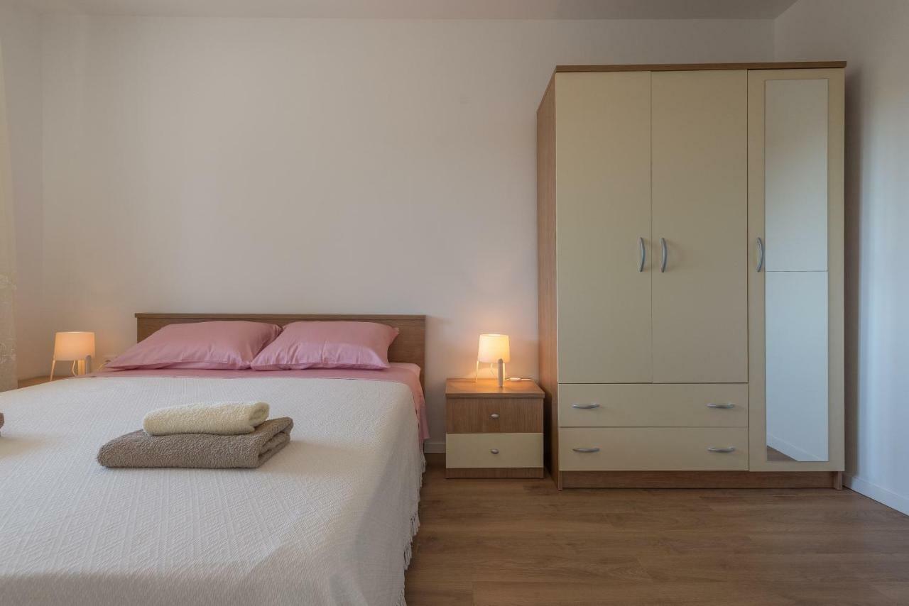 Apartmani Dupor Gornji Karin Exterior photo